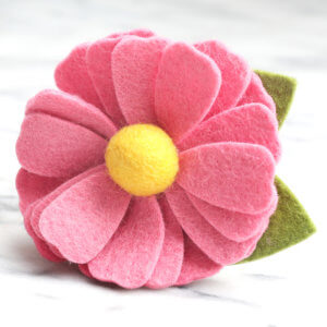 pink dog collar daisy