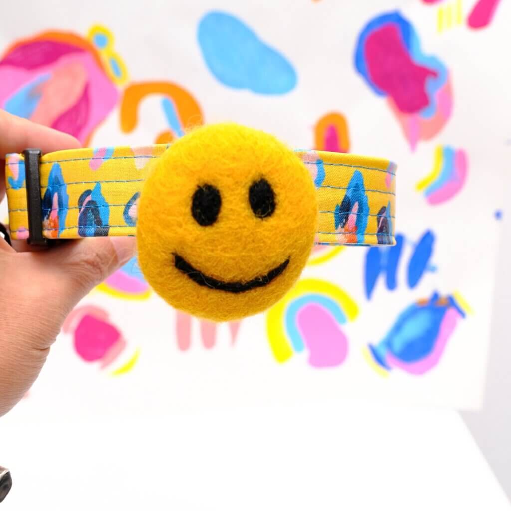 Smiley face single fun background